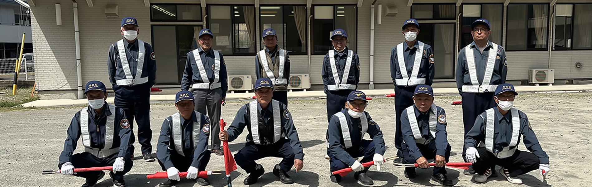 シニアの男性警備員